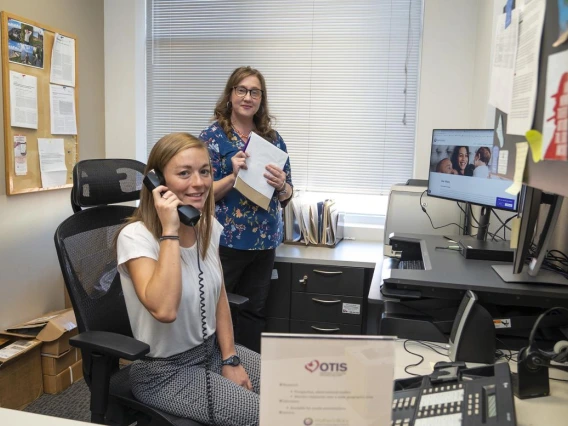 New UAGCGP Program Director, Chris Stallman, works with a GCGP student during a rotation in the MotherToBabyAZ pregnancy risk line.
